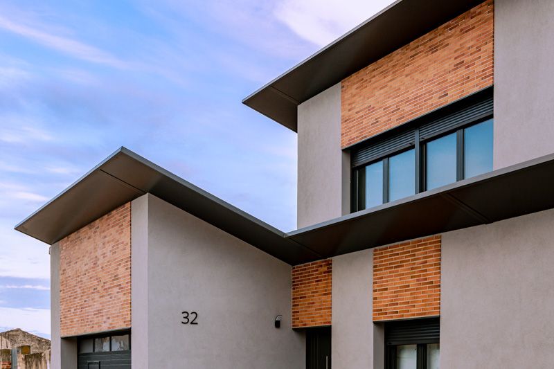Detalle de lineas diagonales de las cornisas de vivienda