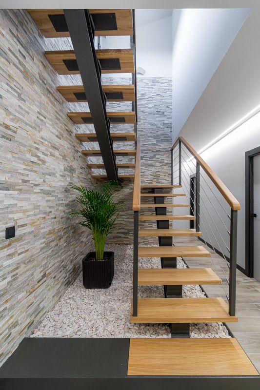 Escalera colgante de madera y hierro